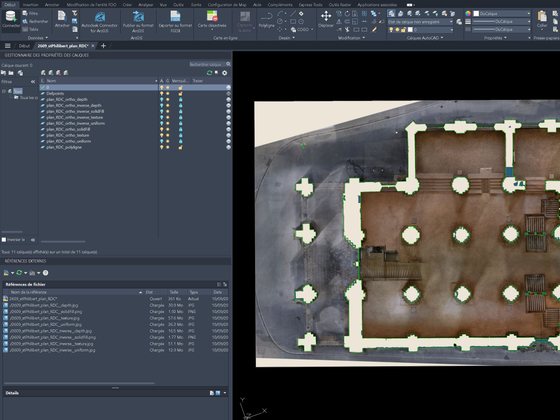 Le DWG livré ouvert dans AutoCAD, ses onze calques et ses neuf images liées dans les panneaux.