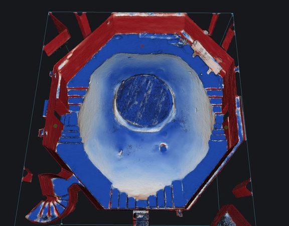Un modèle vu de dessus, coloré selon la pente des surfaces&nbsp;: en bleu les surfaces horizontales, en rouge les verticales.