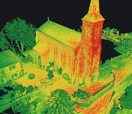 Une église et ses abords en nuage de points, colorés selon la densité de points.
