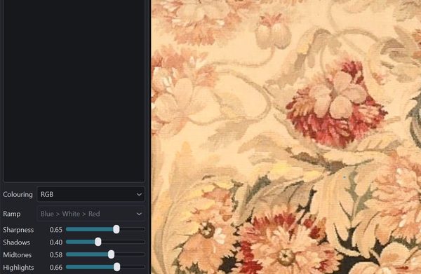 Une tapisserie en maillage texturé dans Cyclope3D&nbsp;: sous la coloration, les quatre curseurs de netteté, d'ombres, de tons moyens et de hautes lumières.