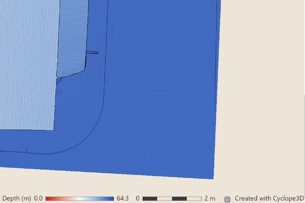 Une ortho-image de profondeur livrée par Cyclope3D&nbsp;: en bas, la rampe de couleurs de 0 à 64,3&nbsp;m, la réglette de 2&nbsp;m et la mention «&nbsp;Created with Cyclope3D&nbsp;».