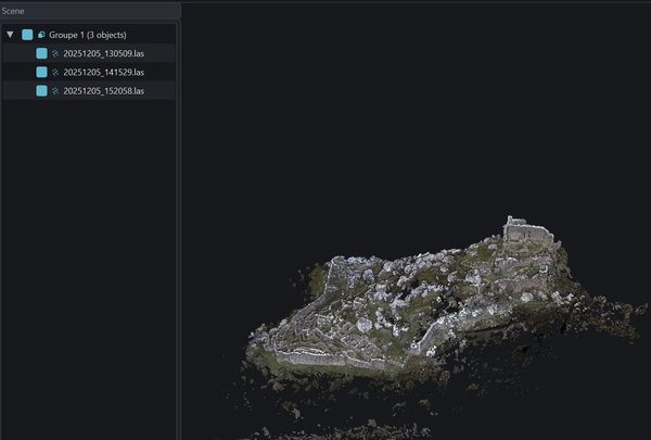 Trois nuages de points LAS réunis dans «&nbsp;Groupe&nbsp;1&nbsp;», dans la scène de Cyclope3D, et les ruines qu'ils forment ensemble.